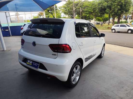 VOLKSWAGEN-FOX-2015