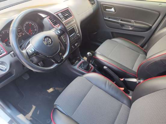 VOLKSWAGEN-FOX-2015