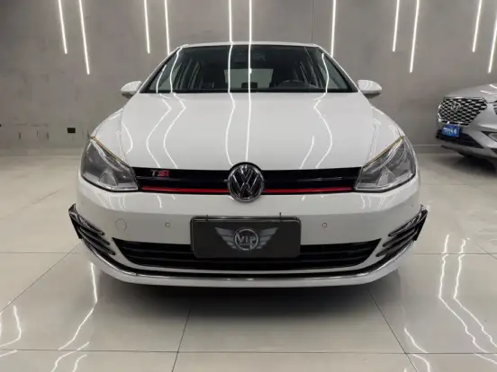 VOLKSWAGEN-GOLF-2014