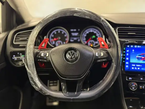 VOLKSWAGEN-GOLF-2014