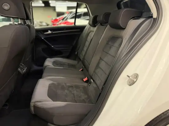 VOLKSWAGEN-GOLF-2014