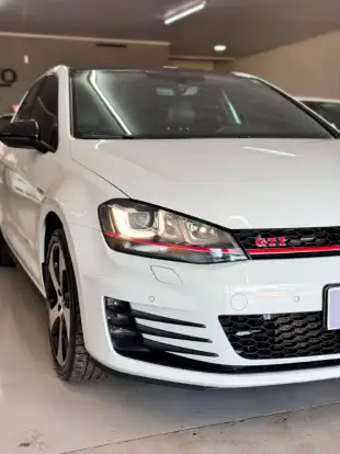 VOLKSWAGEN-GOLF-2017