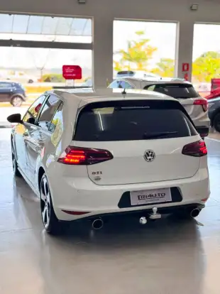 VOLKSWAGEN-GOLF-2017