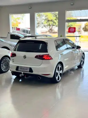 VOLKSWAGEN-GOLF-2017