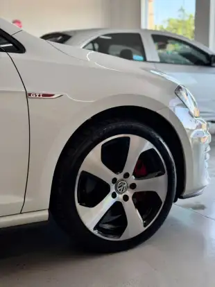 VOLKSWAGEN-GOLF-2017