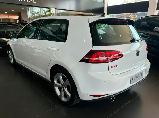 VOLKSWAGEN-GOLF-2016