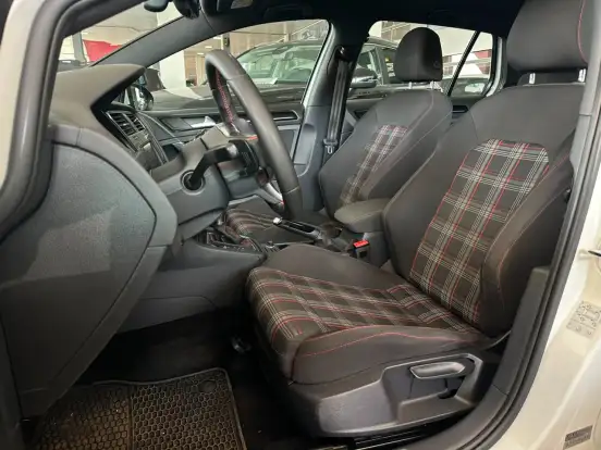 VOLKSWAGEN-GOLF-2.0 TSI GTI 16V TURBO GASOLINA 4P AUTOMÁTICO VOLKSWAGEN-GOLF-2016