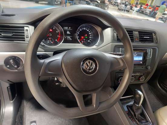 VOLKSWAGEN-JETTA-1.4 16V TSI TRENDLINE GASOLINA 4P TIPTRONIC VOLKSWAGEN-JETTA-2016
