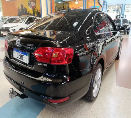 VOLKSWAGEN-JETTA-2012