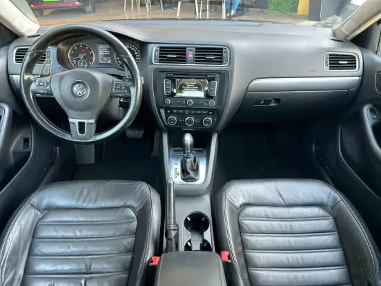 VOLKSWAGEN-JETTA-2014