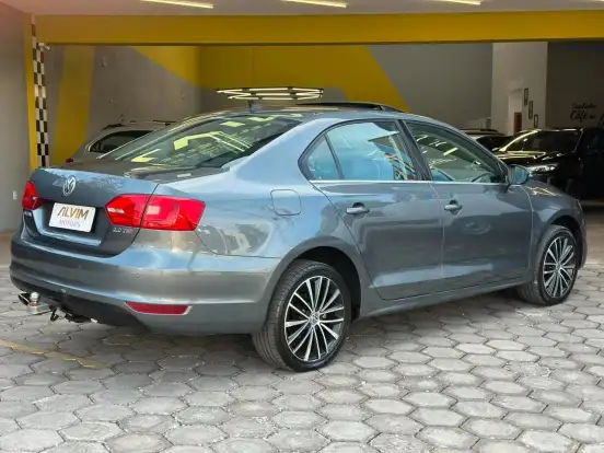 VOLKSWAGEN-JETTA-2014