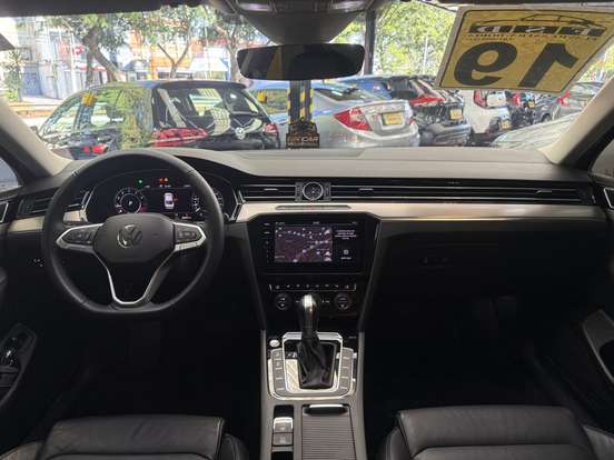 VOLKSWAGEN-PASSAT-2018