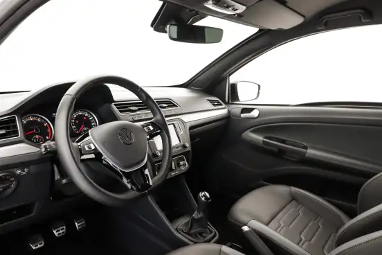 VOLKSWAGEN-SAVEIRO-2023