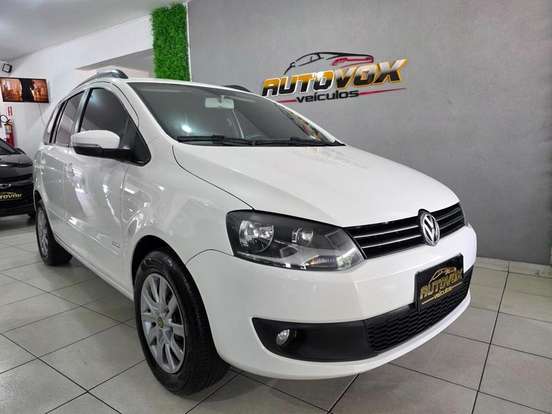 VOLKSWAGEN-SPACEFOX-2013