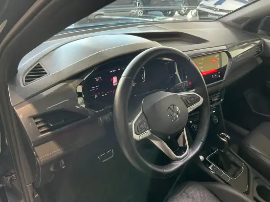 VOLKSWAGEN-TAOS-2021