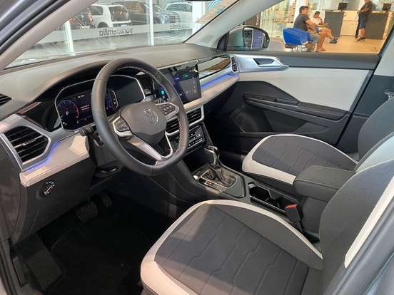 VOLKSWAGEN-TAOS-2026
