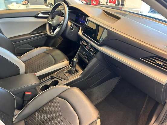 VOLKSWAGEN-TAOS-2023