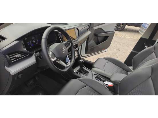 VOLKSWAGEN-TAOS-2023
