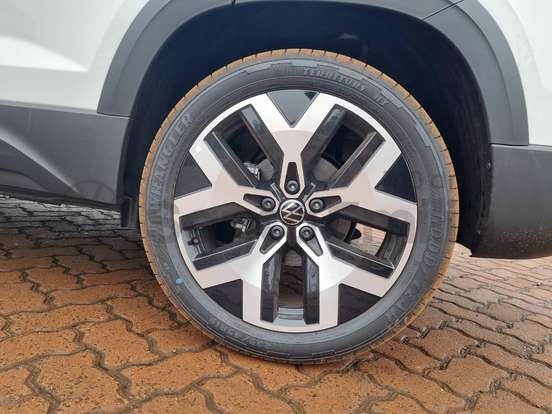 VOLKSWAGEN-TAOS-2026