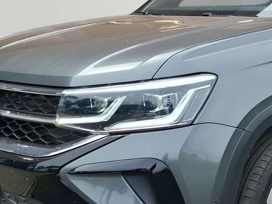 VOLKSWAGEN-TAOS-2023