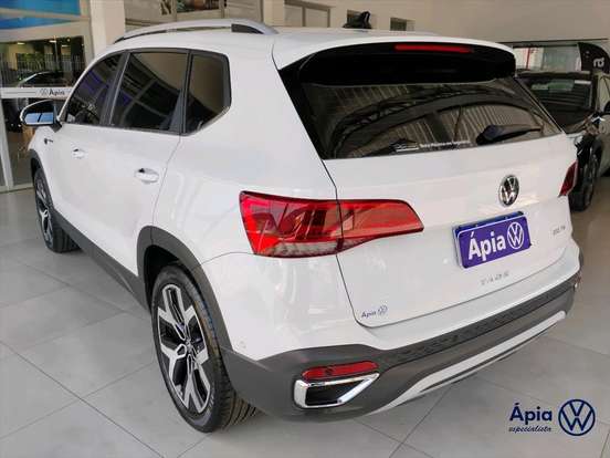 VOLKSWAGEN-TAOS-2024