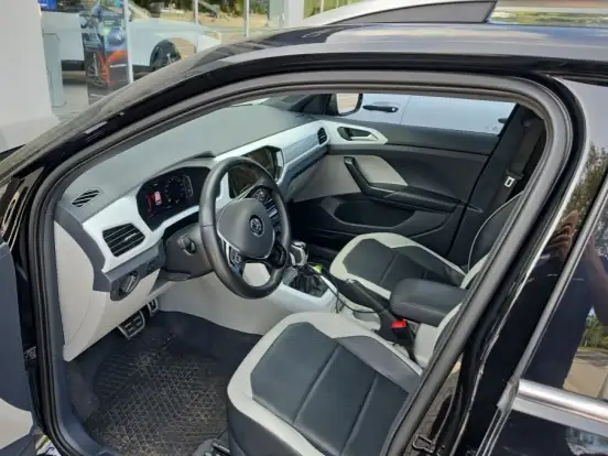 VOLKSWAGEN-T-CROSS-1.4 250 TSI TOTAL FLEX HIGHLINE AUTOMÁTICO VOLKSWAGEN-T-CROSS-2021