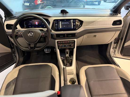 VOLKSWAGEN-T-CROSS-2019