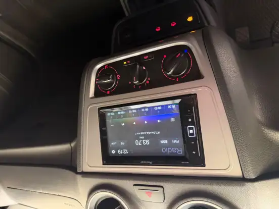 VOLKSWAGEN-VOYAGE-2014