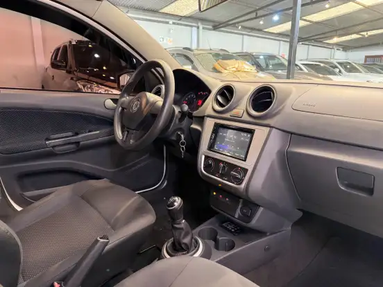 VOLKSWAGEN-VOYAGE-2014