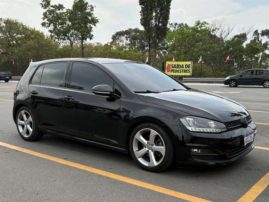 VOLKSWAGEN-GOLF-2015