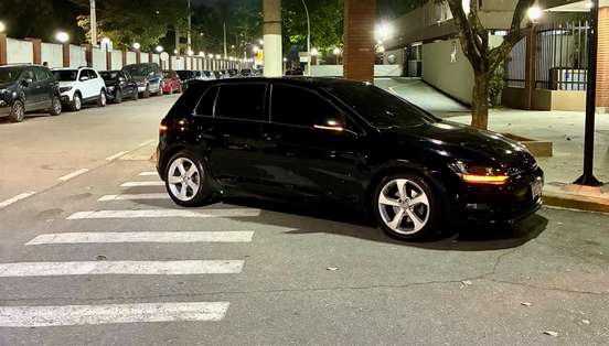 VOLKSWAGEN-GOLF-2015