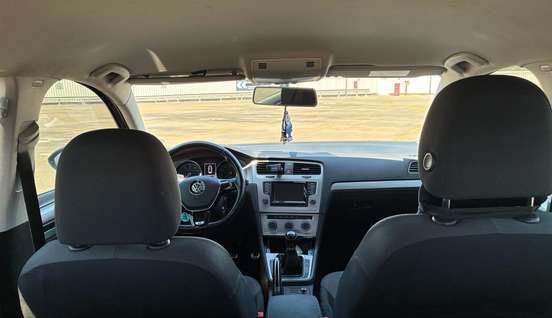 VOLKSWAGEN-GOLF-2015