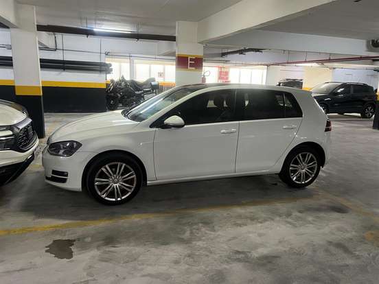 VOLKSWAGEN-GOLF-1.4 TSI HIGHLINE 16V GASOLINA 4P AUTOMÁTICO VOLKSWAGEN-GOLF-2013