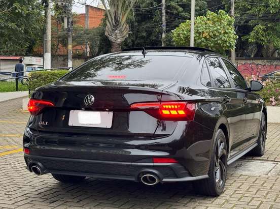 VOLKSWAGEN-JETTA-2024