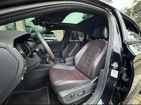 VOLKSWAGEN-JETTA-2024