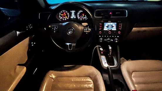 VOLKSWAGEN-JETTA-2013