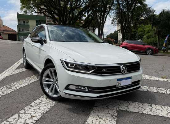 VOLKSWAGEN-PASSAT-2018