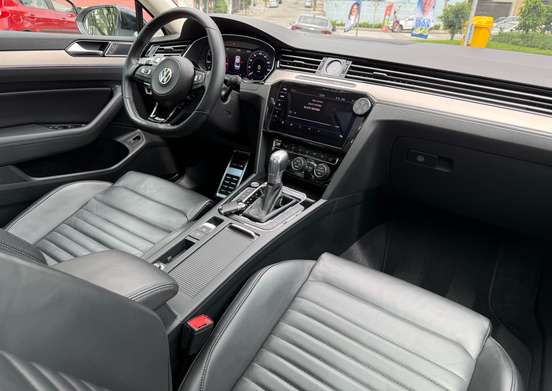 VOLKSWAGEN-PASSAT-2018