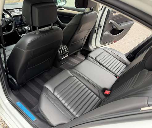 VOLKSWAGEN-PASSAT-2018