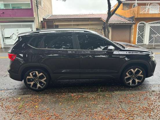 VOLKSWAGEN-TAOS-2023