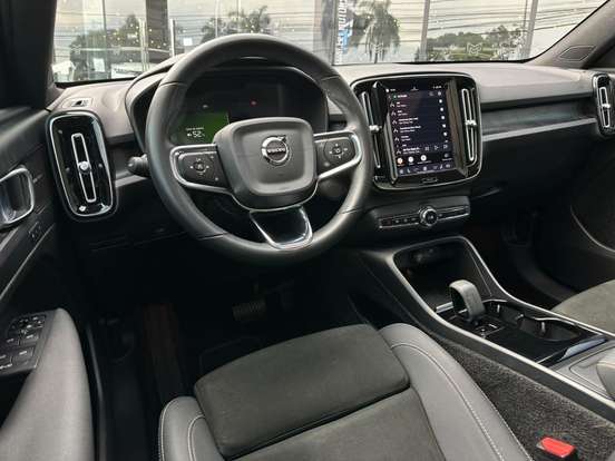 VOLVO-C40-2022