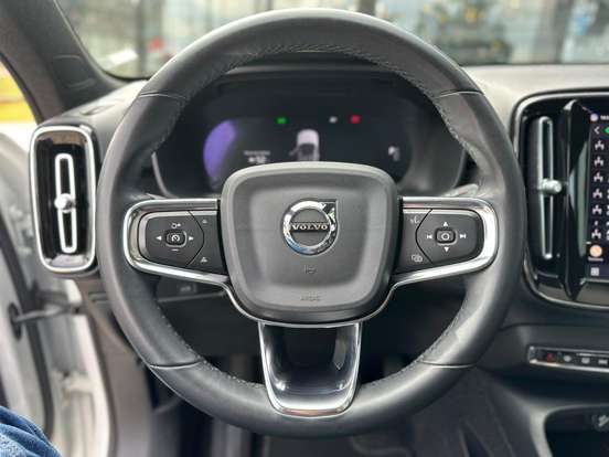 VOLVO-C40-2022