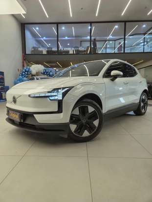 VOLVO-EX30-2024