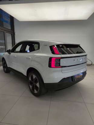 VOLVO-EX30-2024