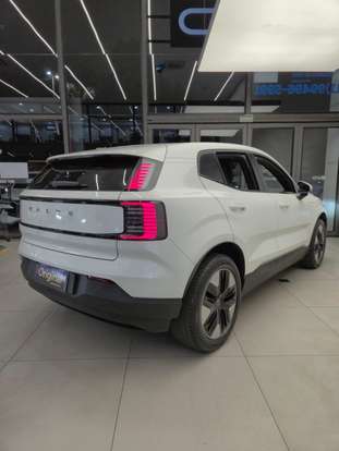 VOLVO-EX30-2024