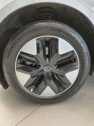 VOLVO-EX30-2024