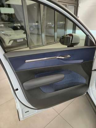 VOLVO-EX30-2024