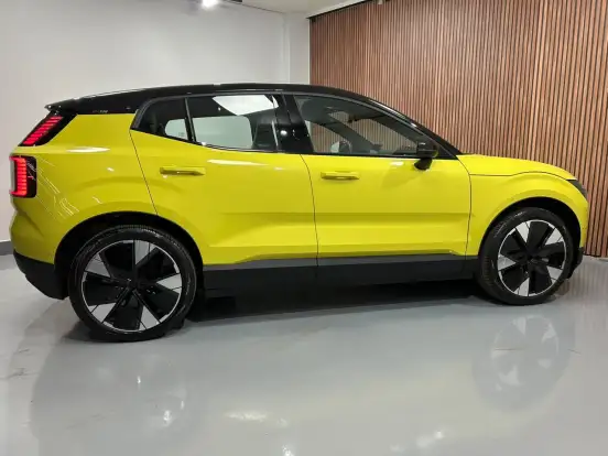 VOLVO-EX30-2024