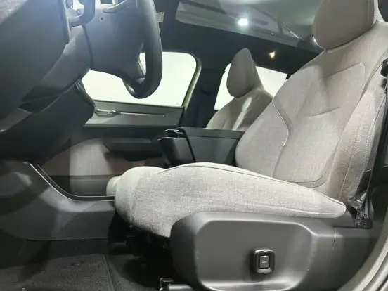 VOLVO-EX30-2024