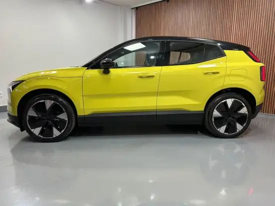 VOLVO-EX30-2024